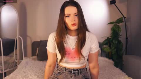 Snapshot of maudhaskell chatting on 02-16-25, 03:48 Lily online show from 02-16-25, 03:48