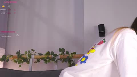 Snapshot of maudhaskell chatting on 09-14-25, 03:44 Lily online show from 09-14-25, 03:44