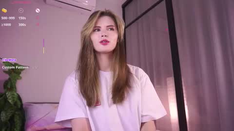 Snapshot of maudhaskell chatting on 10-29-25, 05:25 Lily online show from 10-29-25, 05:25