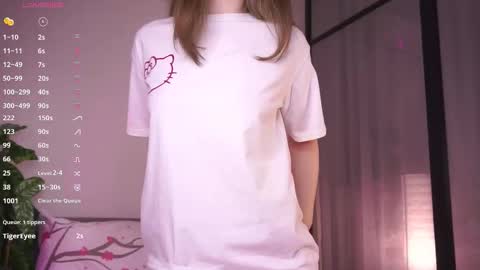 Snapshot of maudhaskell chatting on 11-03-25, 04:08 Lily online show from 11-03-25, 04:08