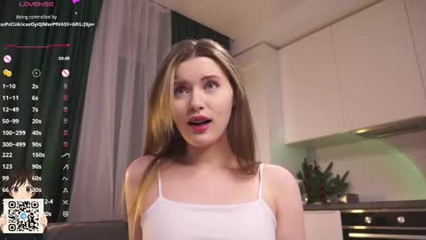 Snapshot of maudhaskell chatting on 12-14-25, 04:45 Lily online show from 12-14-25, 04:45