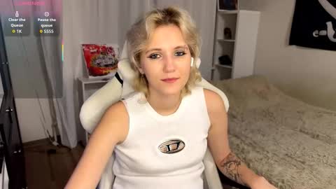 Mia online show from 09-11-25, 05:46