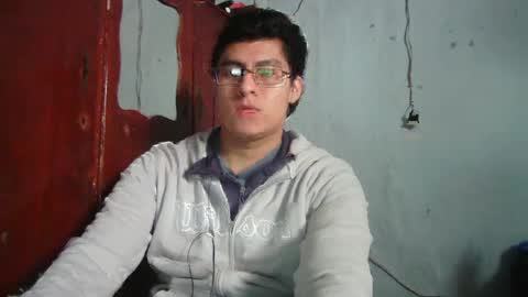 Snapshot of maurodirty chatting on 01-12-25, 05:11 Mauro online show from 01-12-25, 05:11