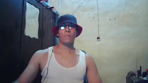 Snapshot of maurodirty chatting on 11-09-25, 05:28 Mauro online show from 11-09-25, 05:28