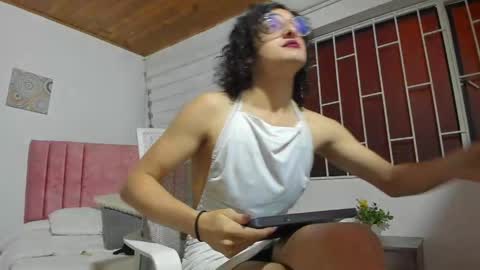 Snapshot of maverick_angel chatting on 05-19-26, 02:12 Maverick online show from 05-19-26, 02:12