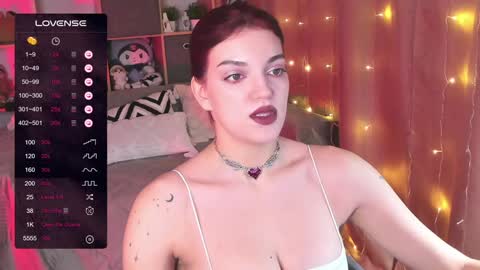 Snapshot of mavis_crystal chatting on 12-16-24, 12:48 Mavis online show from 12-16-24, 12:48