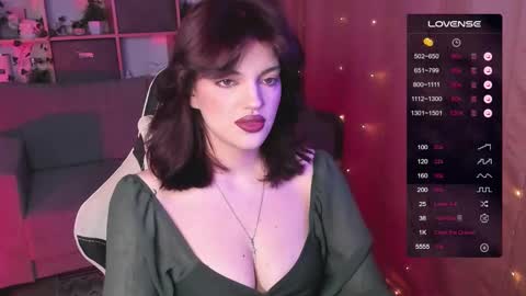 Snapshot of mavis_crystal chatting on 03-10-25, 10:02 Mavis online show from 03-10-25, 10:02