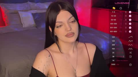 Snapshot of mavis_crystal chatting on 11-13-25, 10:52 Mavis online show from 11-13-25, 10:52