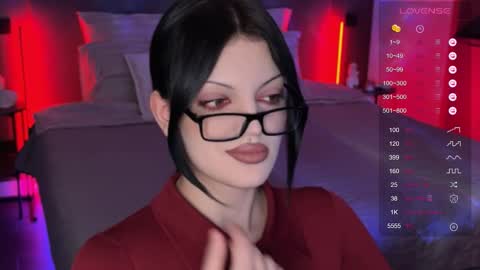 Snapshot of mavis_crystal chatting on 11-27-25, 11:29 Mavis online show from 11-27-25, 11:29