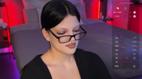 Snapshot of mavis_crystal chatting on 12-15-25, 09:52 Mavis online show from 12-15-25, 09:52