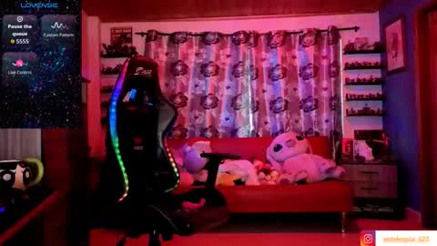 Snapshot of mavis_fuentes chatting on 12-19-25, 10:17 Hilary online show from 12-19-25, 10:17
