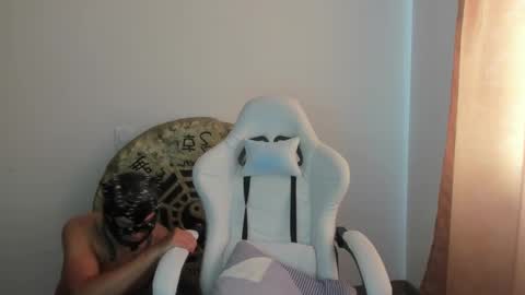 Snapshot of max__b chatting on 03-10-25, 06:12 max__b online show from 03-10-25, 06:12