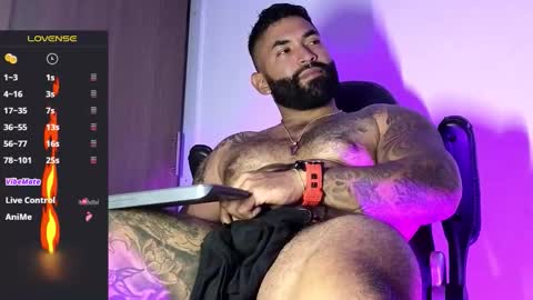 Snapshot of max__prada chatting on 11-15-25, 01:25 max__prada online show from 11-15-25, 01:25