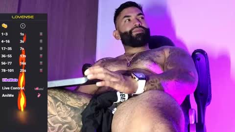 Snapshot of max__prada chatting on 11-19-25, 01:49 max__prada online show from 11-19-25, 01:49