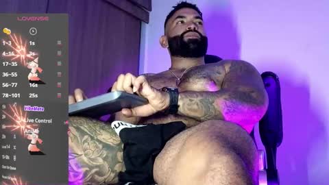 Snapshot of max__prada chatting on 11-28-25, 01:52 max__prada online show from 11-28-25, 01:52