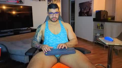 Snapshot of max_cooper17 chatting on 11-10-25, 03:49 Max online show from 11-10-25, 03:49