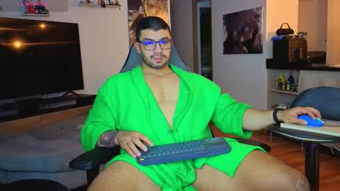 Snapshot of max_cooper17 chatting on 11-12-25, 02:34 Max online show from 11-12-25, 02:34