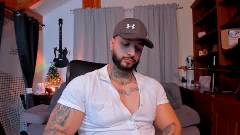 Snapshot of max_dic1 chatting on 12-21-24, 02:30 max D. online show from 12-21-24, 02:30