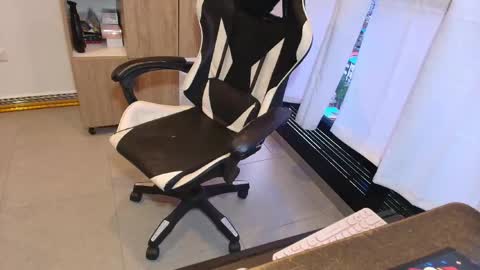 max_love25 online show from 03-18-26, 10:46