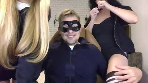 Max  Aliya online show from 10-22-25, 08:25