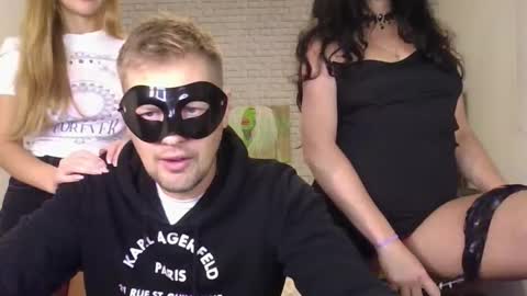 Max  Aliya online show from 10-27-25, 08:40