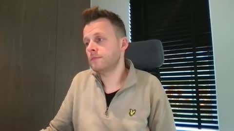 Max take off clothes online show from 11-13-25, 11:53