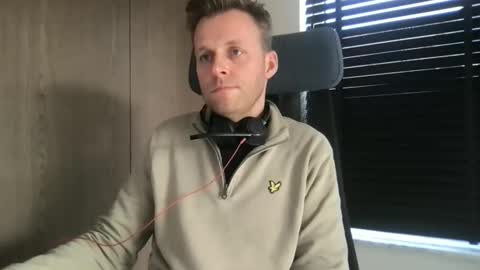 Max take off clothes online show from 12-02-25, 10:20