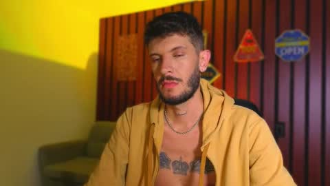 Max Taylor online show from 10-23-25, 01:49