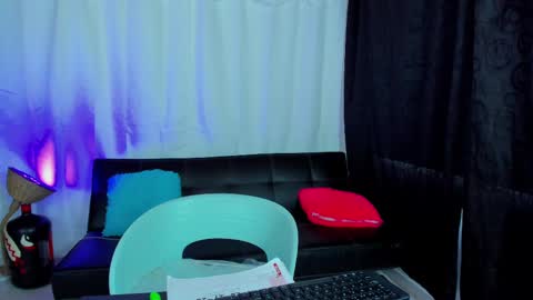 MAX     online show from 02-14-25, 04:09