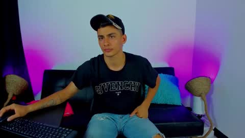 MAX     online show from 10-31-25, 01:28