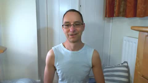 Max Davies online show from 04-26-26, 07:28