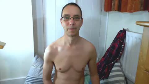 Snapshot of maxdavies chatting on 06-25-26, 09:58 Max Davies online show from 06-25-26, 09:58