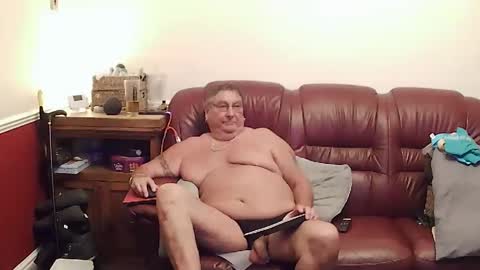 Snapshot of maxi_johnes chatting on 05-10-26, 10:04 MAX online show from 05-10-26, 10:04