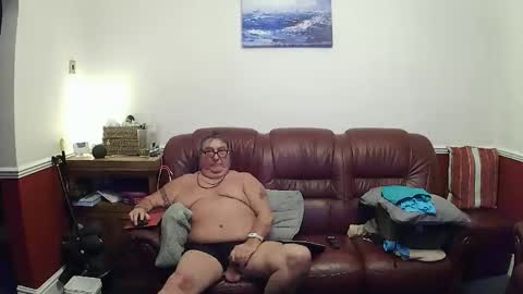 Snapshot of maxi_johnes chatting on 05-16-26, 10:19 MAX online show from 05-16-26, 10:19