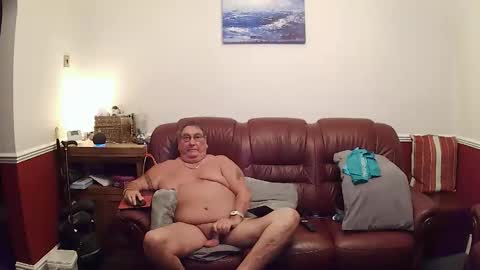 Snapshot of maxi_johnes chatting on 05-18-26, 09:20 MAX online show from 05-18-26, 09:20