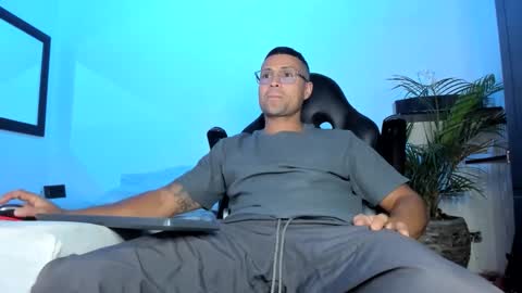 MAXI      online show from 01-08-26, 08:33