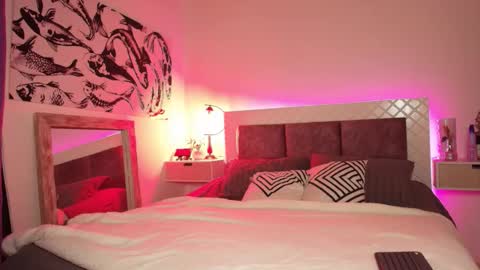 Max online show from 01-06-26, 01:42