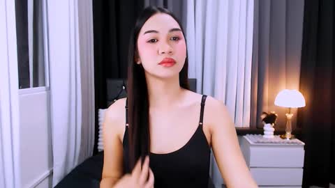 maxie greyson online show from 11-18-25, 07:46