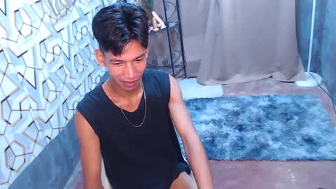 Snapshot of maxiebunny99 chatting on 02-03-25, 11:05 Reyn online show from 02-03-25, 11:05