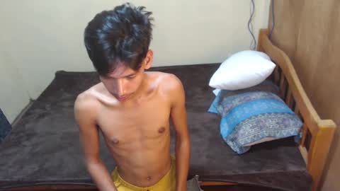 Snapshot of maxiebunny99 chatting on 03-05-25, 08:54 Reyn online show from 03-05-25, 08:54