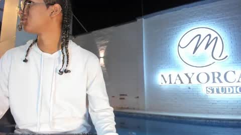 maxim online show from 11-15-25, 04:54