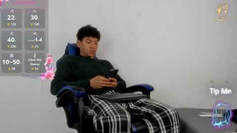 Snapshot of maximiliano_kh4lil chatting on 06-13-26, 12:36 Maximiliano online show from 06-13-26, 12:36