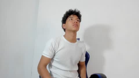 Snapshot of maximiliano_kh4lil chatting on 07-06-26, 12:13 Maximiliano online show from 07-06-26, 12:13