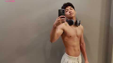 Snapshot of maximiliano_kh4lil chatting on 07-11-26, 11:57 Maximiliano online show from 07-11-26, 11:57