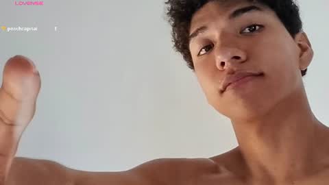 Snapshot of maximiliano_kh4lil chatting on 07-15-26, 12:32 Maximiliano online show from 07-15-26, 12:32
