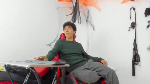 Maximiliano online show from 11-04-25, 07:57