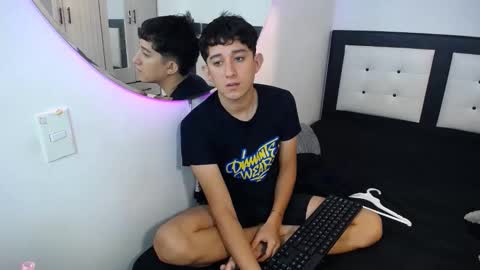 -- maximo and isa -- online show from 11-04-25, 08:19