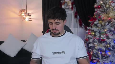 Snapshot of maximo_rodriguez chatting on 12-14-24, 03:29 Maximo online show from 12-14-24, 03:29