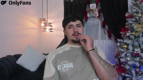 Snapshot of maximo_rodriguez chatting on 01-08-25, 05:16 Maximo online show from 01-08-25, 05:16