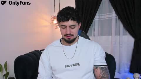 Snapshot of maximo_rodriguez chatting on 02-24-25, 07:00 Maximo online show from 02-24-25, 07:00